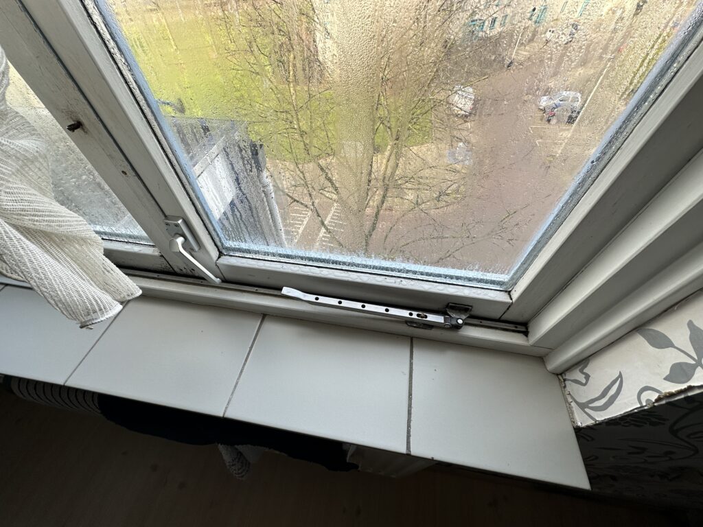 Condens op ramen in huis oplossen? Van Santen Inspecties